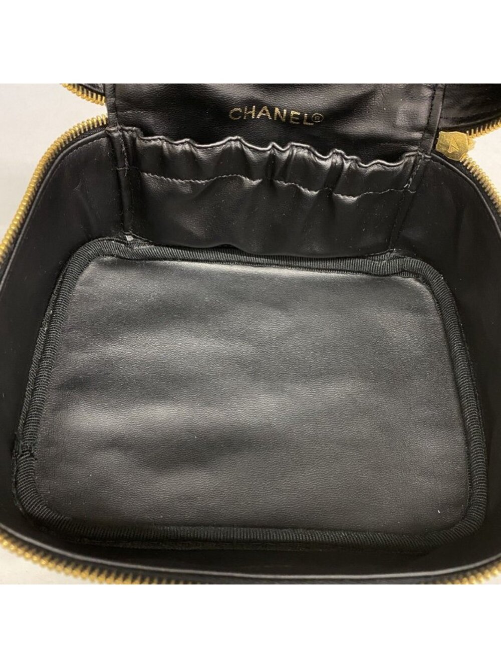 Chanel Vanity Bag Caviar Leather Black Gold - Picture 4 of 9
